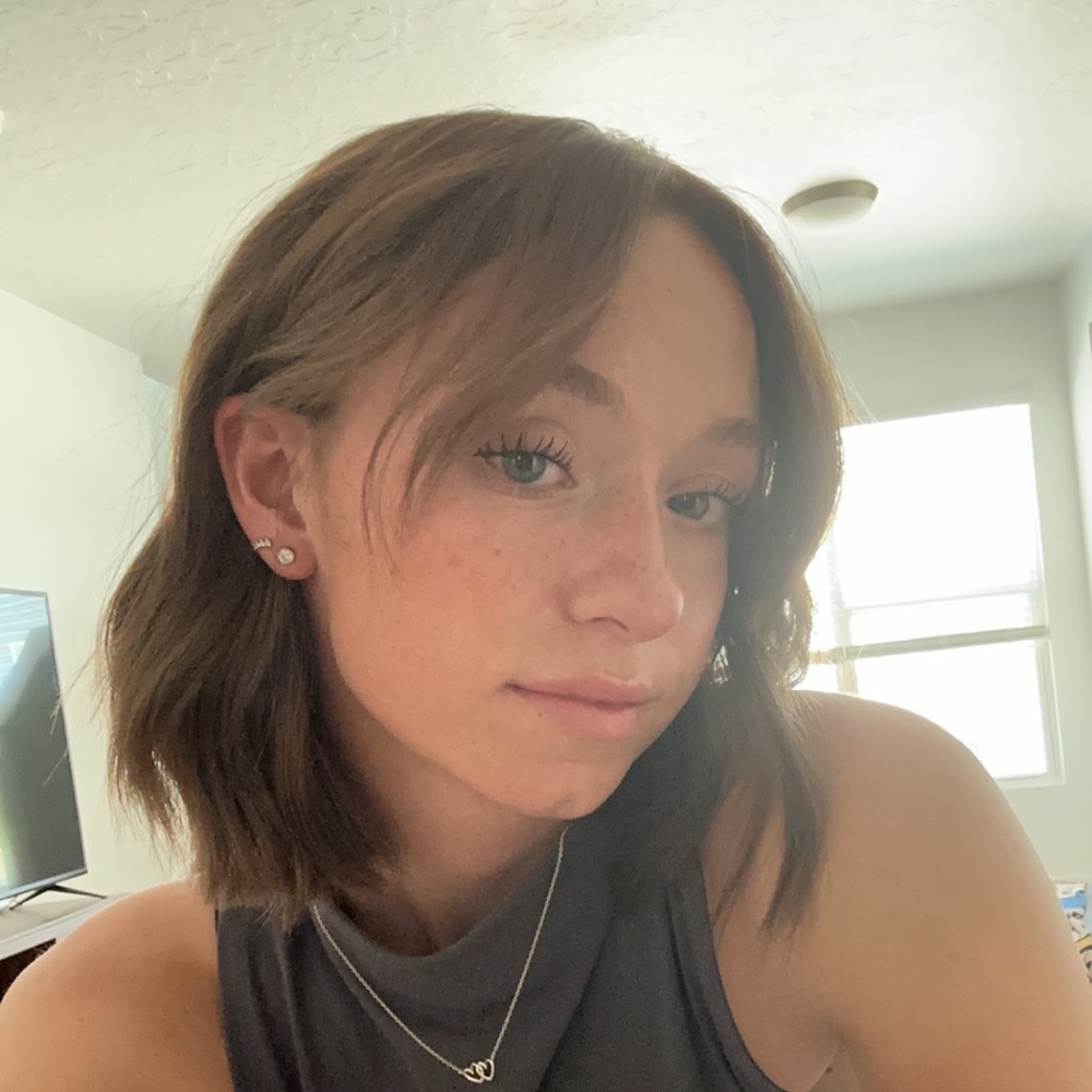 Meet your Posher, Caitlin